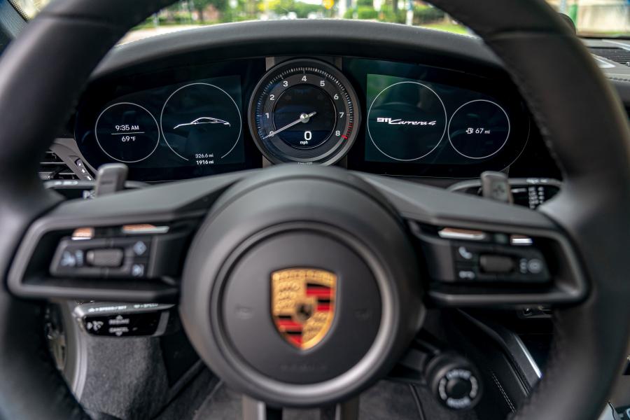 Панель приборов Porsche 911 Carrera 4 (992) 2019 года  (NA) (фото 7 из 40)